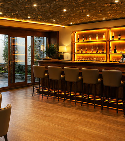 Restaurant & Bar
